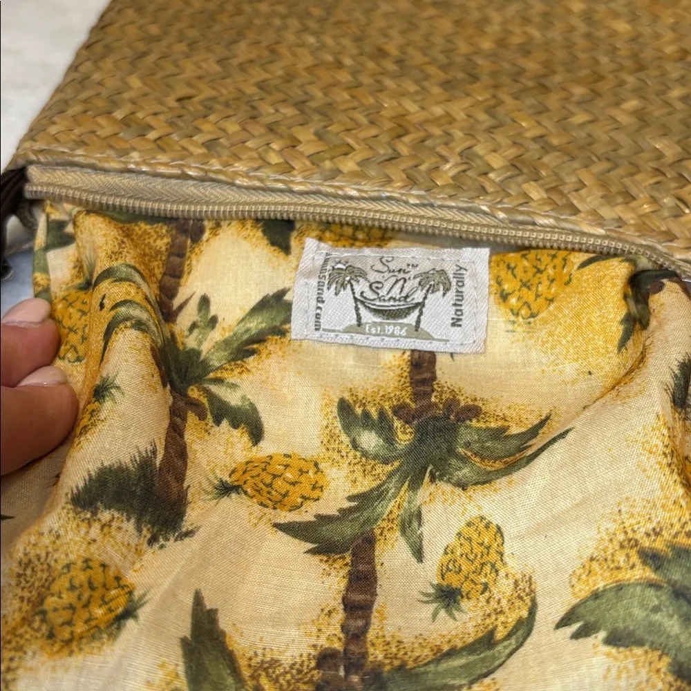 Sun n Sand Woven Straw Wristlet Clutch Pearl Beaded Starfish Summer